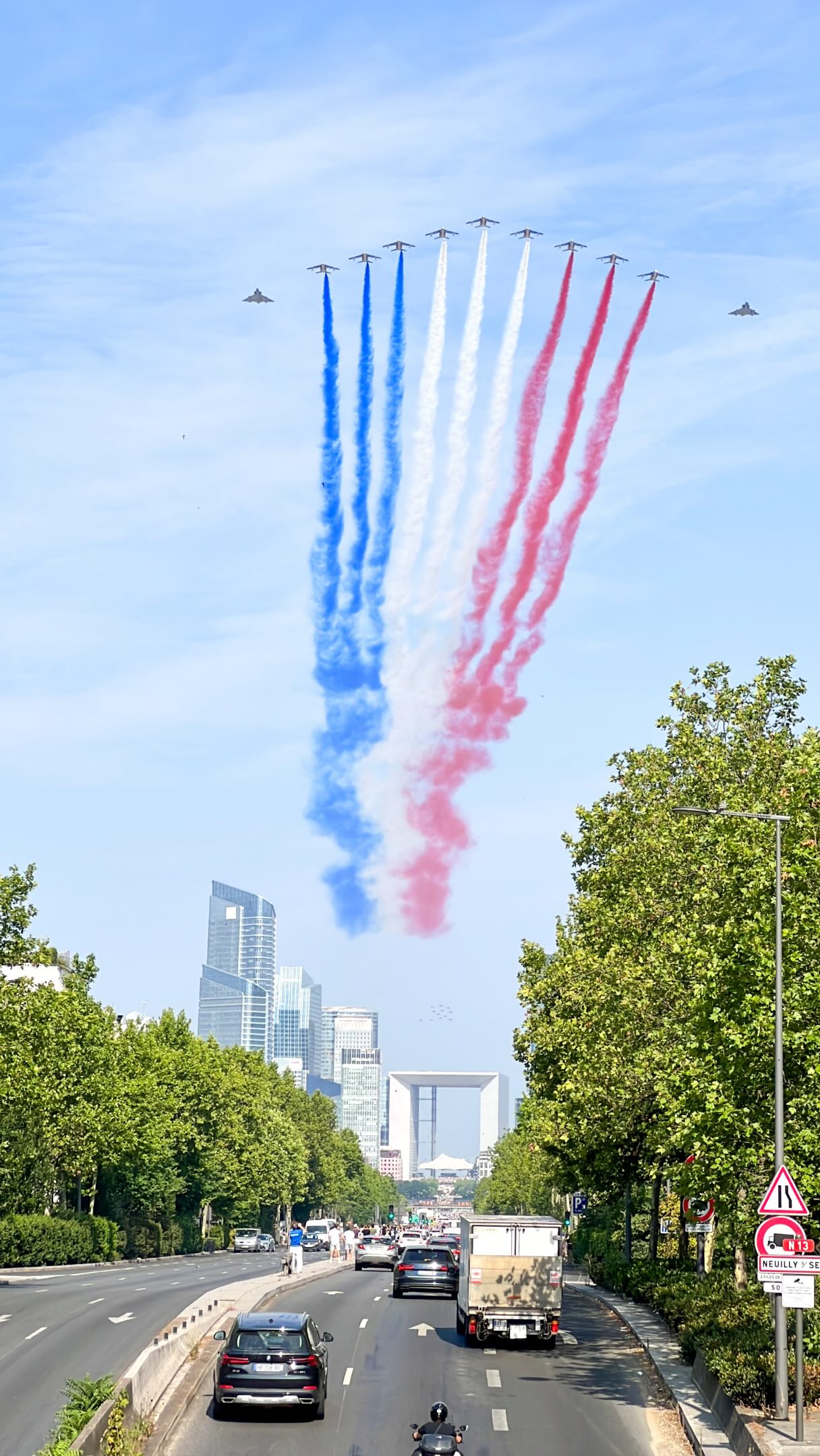 Joyeux 14 juillet 🇫🇷
Happy Bastille day 💥
Je vous laisse le son original !

#14juillet #bastilleday #fetenationale #joyeux14juillet #patrouilledefrance

Défilé aérien du 14 juillet | Patrouille de France | Paris | La Défense | Arc de Triomphe