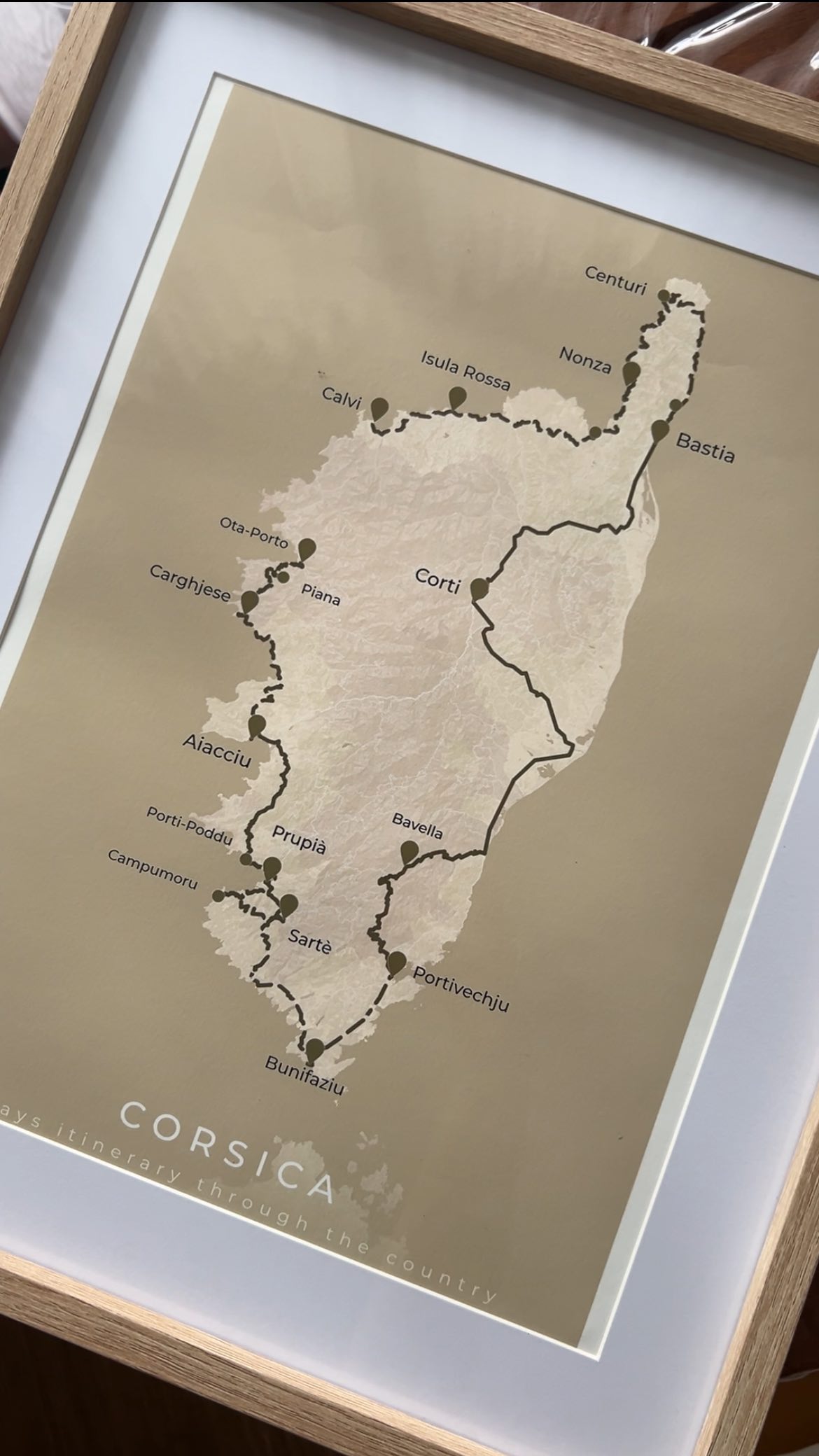 Pour garder un souvenir de road trip ou city trip, destination le site traveledmap.com !

Vous renseignez les villes ou lieux visités et l'IA se charge de la géolocalisation et de générer la carte ! 
Ensuite tout est personnalisable :
- la couleur de fond
- la couleur des noms des villes/sites touristiques, des marqueurs des lieux, des routes
- si vous affichez tous les lieux visités ou non...

C'est faisable sur téléphone mais c'est plus aisé sur ordinateur ! Notamment pour modifier l'emplacement de l'écriture des villes ou des sites. 

Le format A3 est à 27,90€ + frais de port.

Le rendu est vraiment qualitatif ! De mon côté, j'adore 😍
@traveledmap collaboration commerciale

#poster #citytrip #roadtrip #corsica #blogvoyage