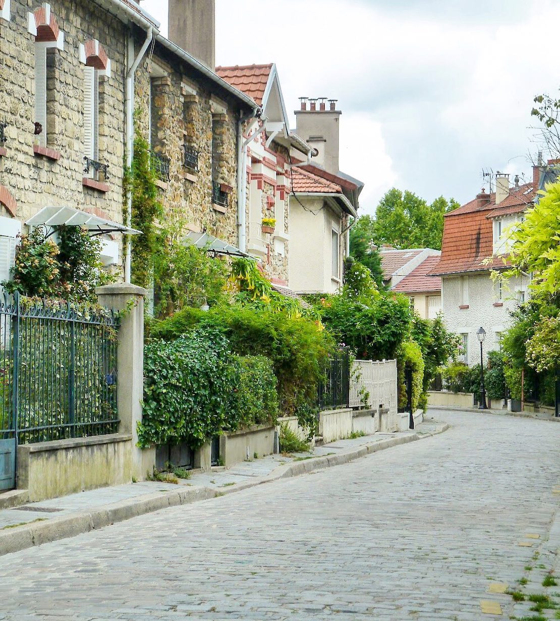 Quand tu apprends que François Hollande et Julie Gayet se sont dit oui, tu postes une photo de leur quartier : la Campagne à Paris 🌿
Si ça vous tente, j'en ai parlé (du quartier) dans un article sur le blog l'an dernier.
.
#francefr #hello_france #lacampagneaparis #francoishollande #lumixfr #super_france #paris_vacations #parisjetaime #kings_villages #pariscaché #parissecret #vivreparis