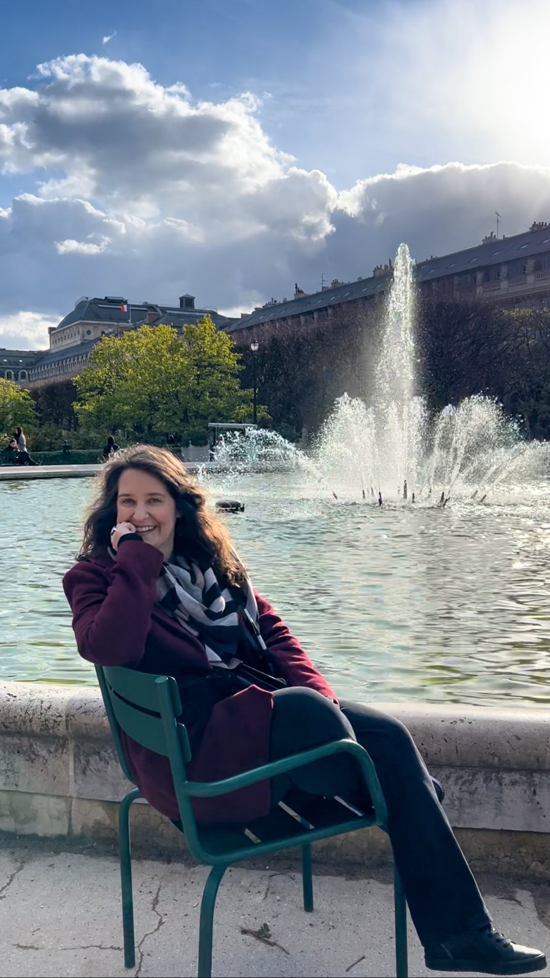 Hello Avril !
Est-ce qu'enfin l'année va démarrer ? Ce début 2026 est poussif je trouve. Je galère à trouver mon rythme. Et le beau temps a du mal à s'installer 😭
Comment ça se passe pour vous ?

Je vous emmène visiter le jardin du Palais Royal à ma sauce ! Ca vous plaît ?

Merci à @lauraloub à la prise de vue et @qorz au montage 🙏🏻

#jardindupalaisroyal #palaisroyal #parisjetaime #parismaville #vivreparis