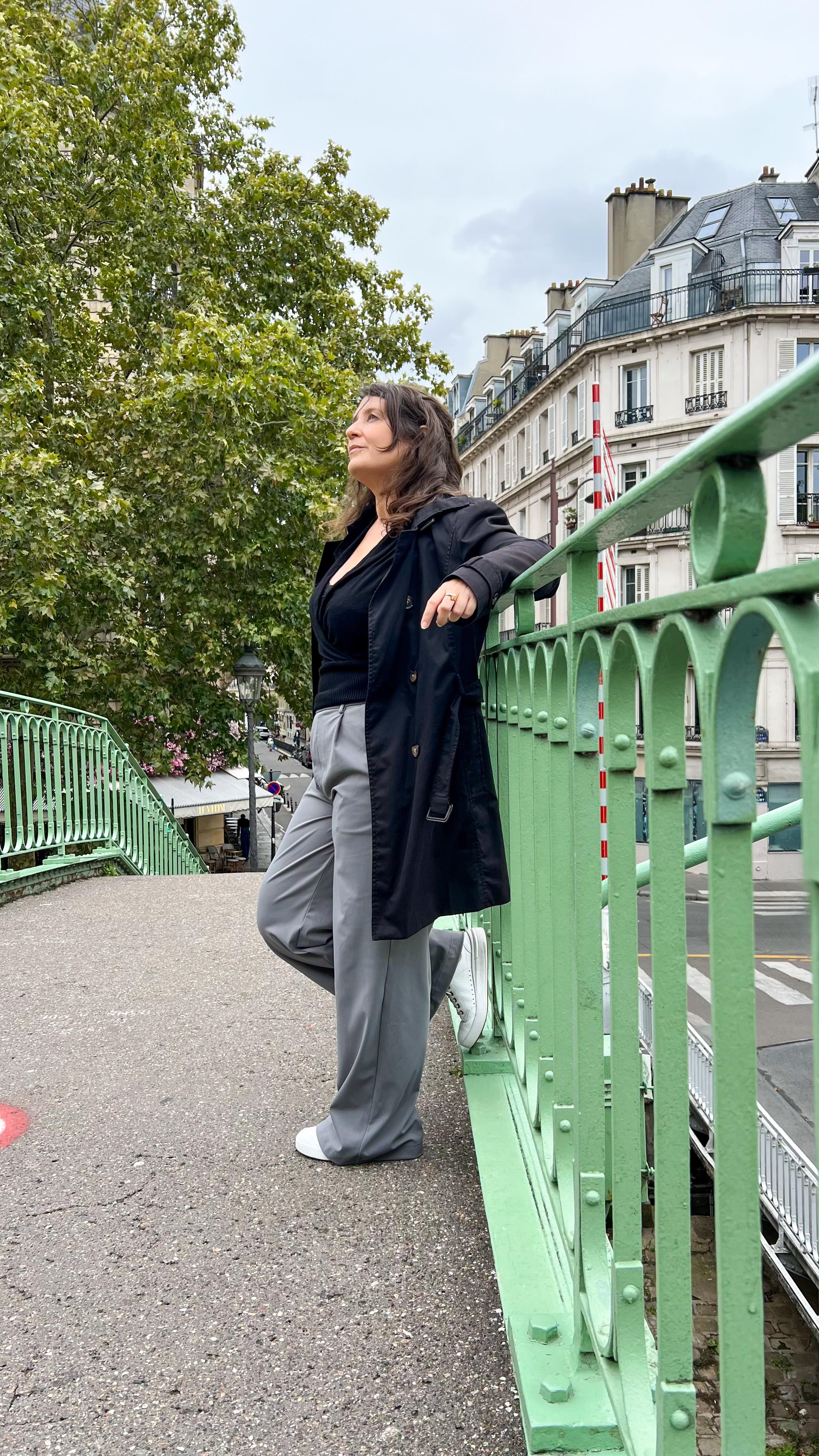 ✨ Le pantalon parfait existe, et je l’ai trouvé ! 😍 Ultra-léger, il passe de la maison aux sorties sans effort. Sa coupe droite affine les jambes, floute les hanches et donne l'impression que j'ai quelques centimètres de plus, vous ne trouvez pas ? 🙌 La taille haute ? Un rêve : elle maintient sans serrer, ce qui est assez rare sur la plupart des pantalons ! Que ce soit avec des baskets ou des talons, il s'accorde à tous types de tenues ! Ce pantalon est un must pour toutes les morphologies. Mon 1m60 et mes formes l'ont déjà adopté ! Je le porte en L mais un M aurait parfaitement convenu je pense ! 
Vous l’avez déjà adopté ou vous aimeriez l'adopter ? Dites-moi en com’ ! 👖💬

10 € offerts dès 99 € d'achat avec le code Sego77 (Valable sur tous les produits.)
-20 % de réduction avec le code segole0 (Non cumulable avec d'autres promotions.)
(Veuillez noter que ce code n'est pas disponible avec les autres promotions.)

[Collaboration commerciale - produit offert]

#halara_fr #halara  #halara0stress #halarapantalon #halarapantalon0stress #instantmode #parisiangirl #ootd #lookdujour #confy #parismaville #parisjetaime #canalsaintmartin #