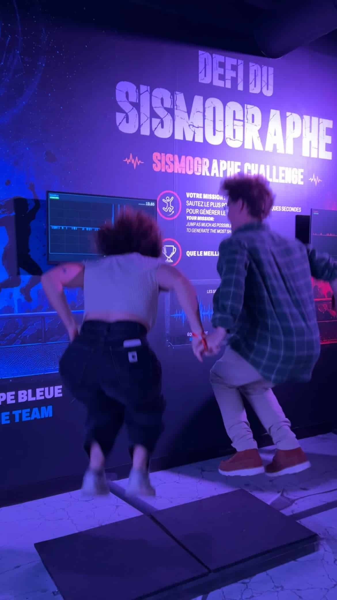 ⚠️ Alerte ⚠️
Nouveau lieu immersif à découvrir : @science_experiences au Palais des Congrès, Porte Maillot !
Ca ouvrait aujourd'hui. J'ai eu la primeur de le découvrir en avant-première samedi dernier.
On est directement immergé dans l'évolution de notre monde avec une VR qui nous raconte le monde depuis le big bang jusqu'à nos jours.
Bien évidemment, on refait un petit tour sur la lumière, indispensable à notre monde, et les minéraux que l'on retrouve partout autour de nous.
Ca m'a rappelé mes souvenirs de collège et de lycée !

On peut aussi s'amuser tout en apprenant des choses.
C'est très centré sur le monde qui nous entoure. 

Ca plaira aux petits et aux grands !
Et la salle d'arcardes avec de la VR dans laquelle j'ai choisi de faire des montagnes russes, c'était plus vrai que nature ! Ca m'a un peu donné des hauts le coeur au début mais après j'ai bien rigolé ! 

Ouvert tous les jours (sauf les lundis-mardis hors vacances scolaires).

Ca vous donne envie ?

Collaboration commerciale 

#experienceimmersive #scienceexperience #activiteparis #parismaville #activiteenfamille