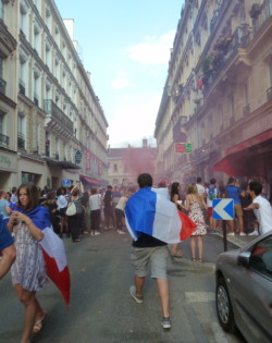 Coupe du monde les bleus champions 2018 Paris Champs Elysées Concorde Arc de Triomphe