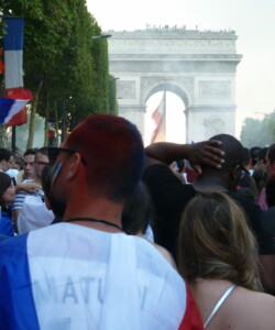 Coupe du monde les bleus champions 2018 Paris Champs Elysées Concorde Arc de Triomphe