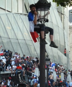 Coupe du monde les bleus champions 2018 Paris Champs Elysées Concorde Arc de Triomphe
