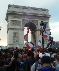 Coupe du monde les bleus champions 2018 Paris Champs Elysées Concorde Arc de Triomphe