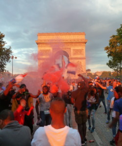 Coupe du monde les bleus champions 2018 Paris Champs Elysées Concorde Arc de Triomphe