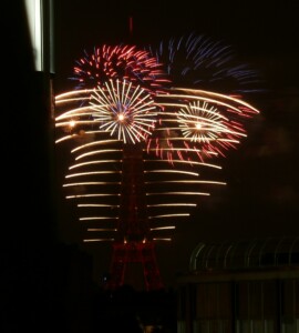 Patrouille de France et feu artifice tour eiffel 14 juillet paris